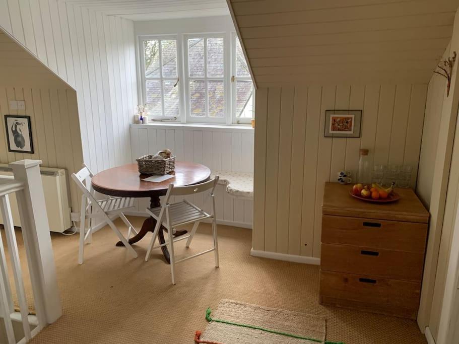 Trinity Annexe An Adorable First Floor Light And Lofty Space Within An Aonb Godmanstone Extérieur photo