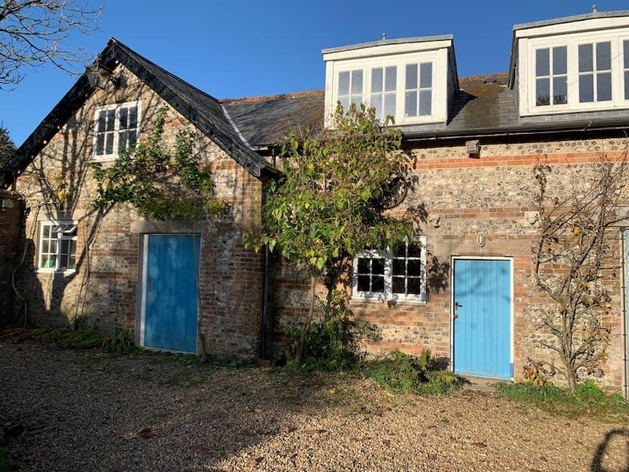 Trinity Annexe An Adorable First Floor Light And Lofty Space Within An Aonb Godmanstone Extérieur photo